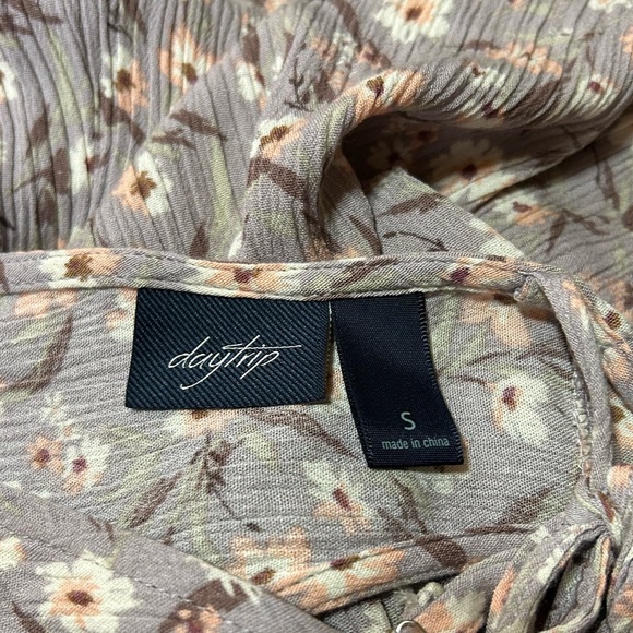 Daytrip Floral Cold Shoulder Crinkle Gauze Top - Picture 4 of 9